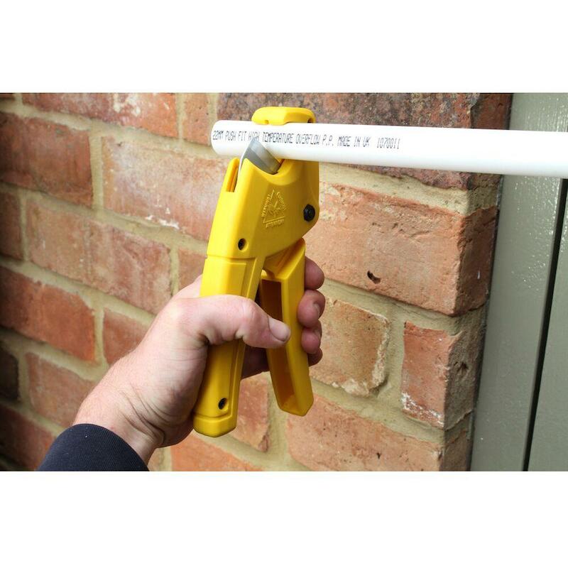 PIJPSNIJDER PLASTIC 28MM    0-70-450       STANLEY