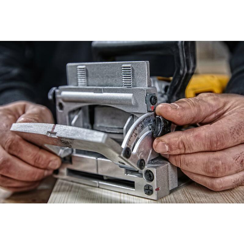 FRAISEUSE A LAMELLES 600W   DW682K(COFF)    DEWALT