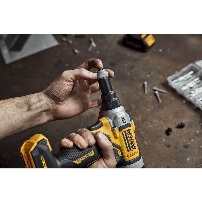 BLINDKLINKNAGELTANG 18V/BOD DCF414NT-XJ     DEWALT