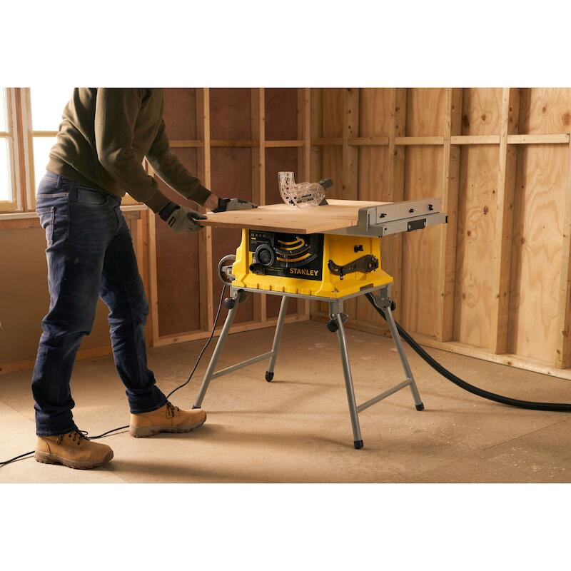 TAFELCIRKELZAAG 1800W/254MM SST1800        STANLEY