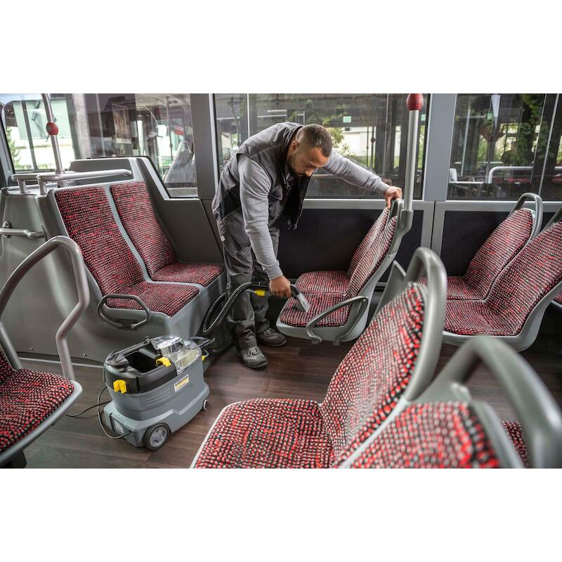 TAPIJTREINIGER 1200W        PUZZI 8/1      KARCHER