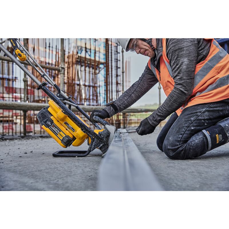 REGLE VIBR.BETON 54V/BODY   DCPS330N        DEWALT