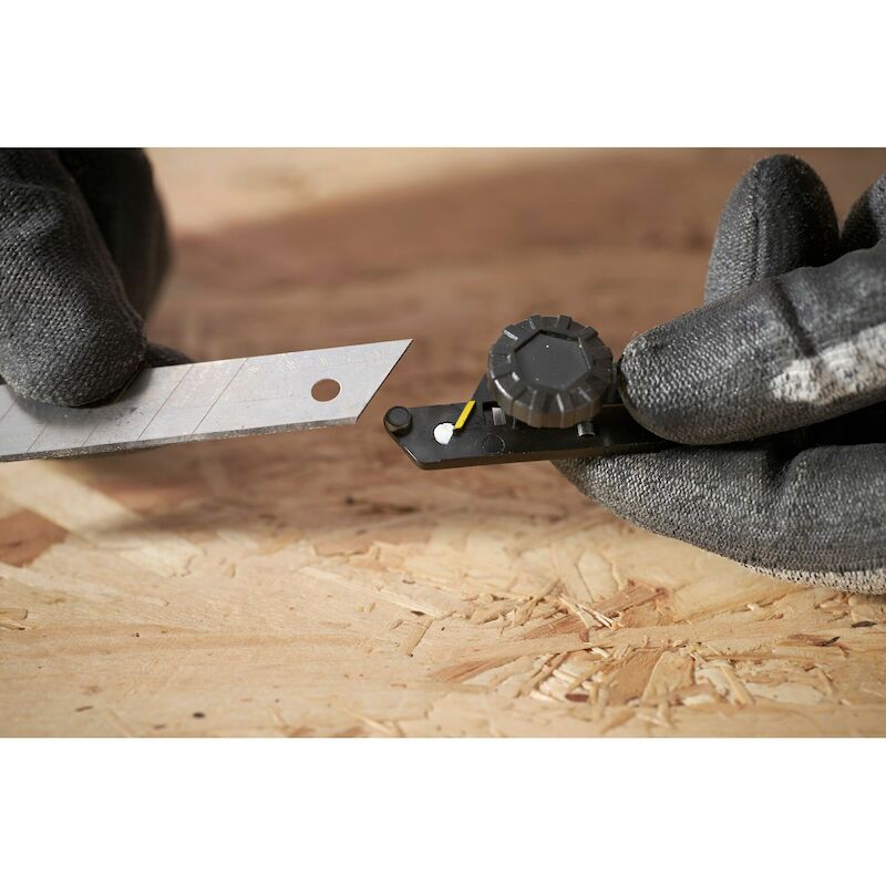 Stanley - Snap-off knife FatMax Quick Snap with wheel lock - FMHT10592-0 - 18 mm - 03305803