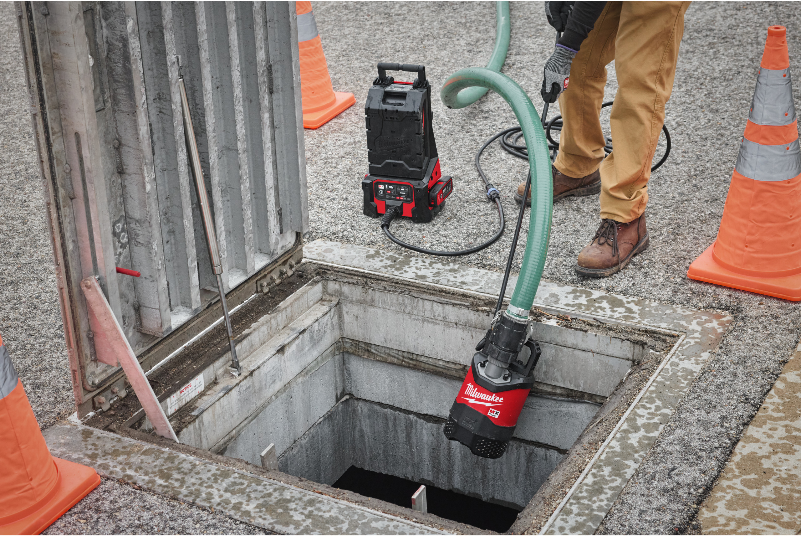 ACCU-DOMPELPOMP 72V/2X8AH   MXF SMP2-802 MILWAUKEE