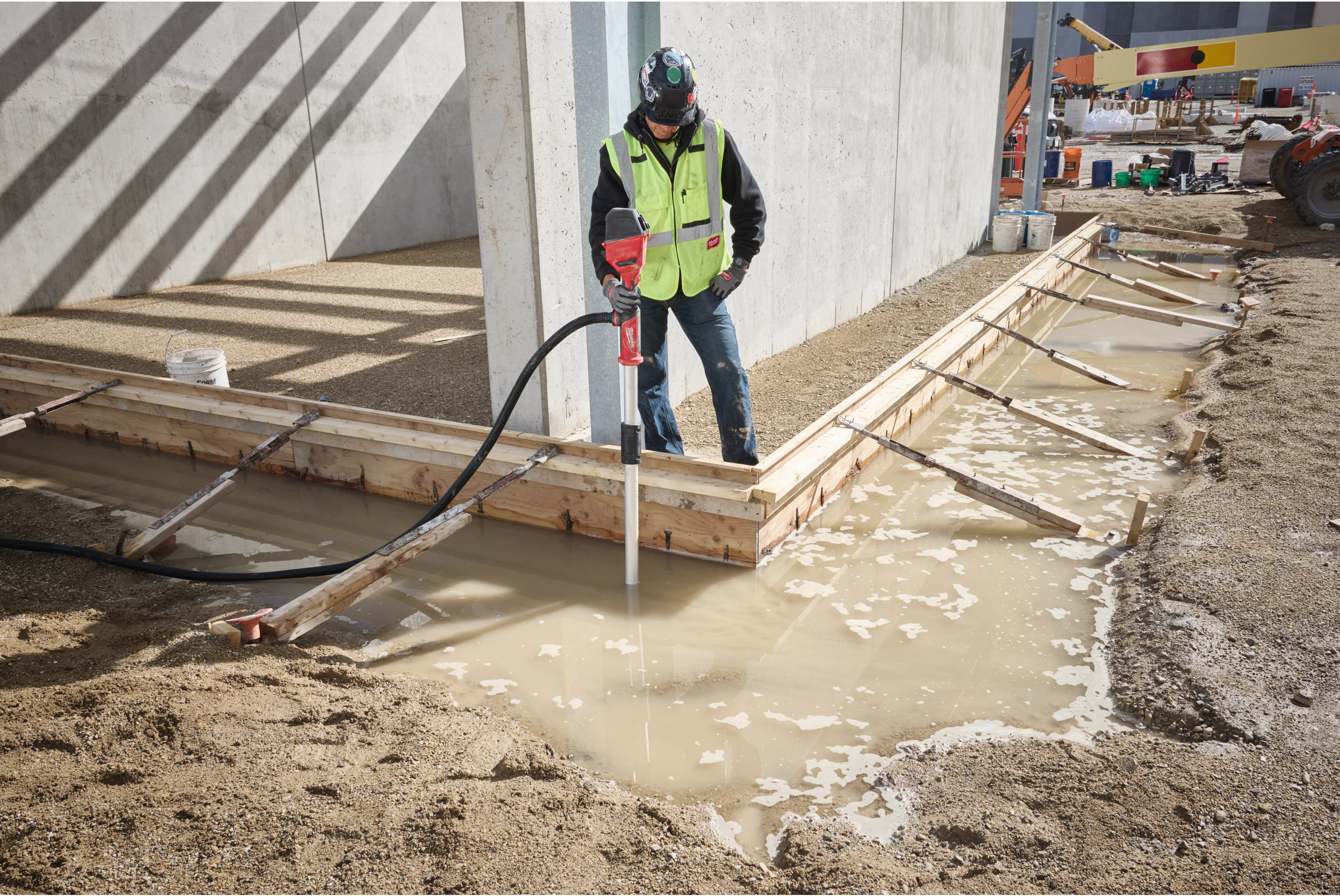 ACCU-STAAFWATERPOMP 18V/8AH M18 BLSWP-801     MILW