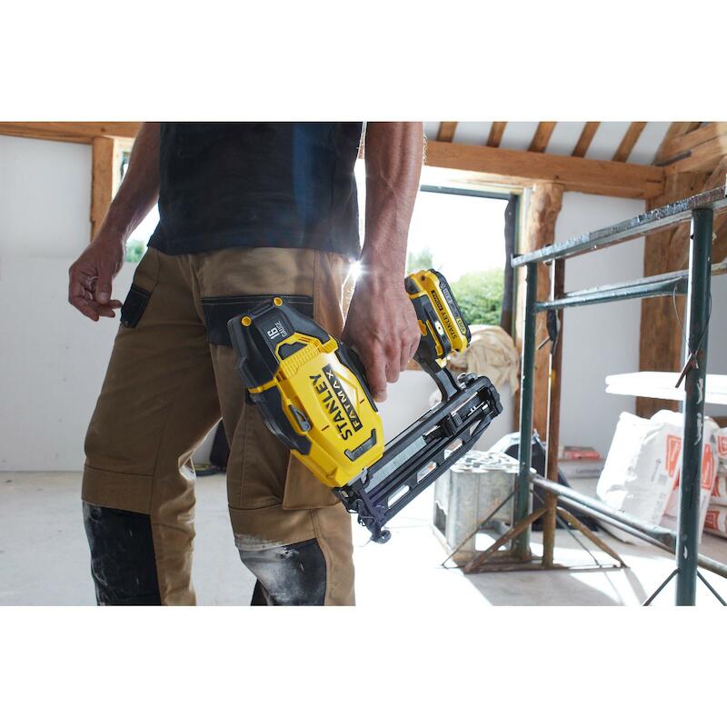CLOUEUR/ACCU 18V/2X2AH      SFMCN616D2K    STANLEY