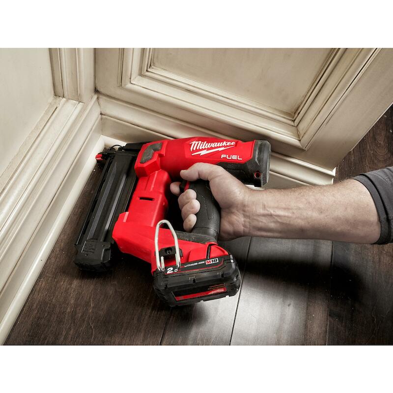 CLOUEUR/ACCU 18V/2X2AH      M18 FN18GS-202X MILWAU