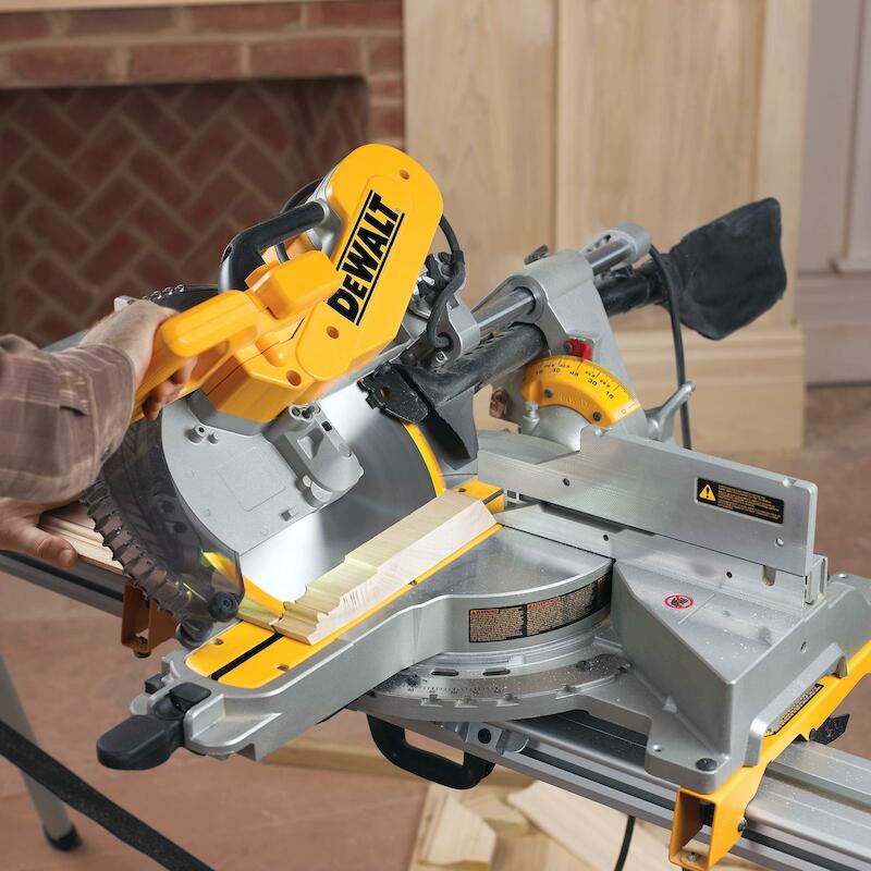 AFKORTZAAG 1675W/305MM      DWS780          DEWALT