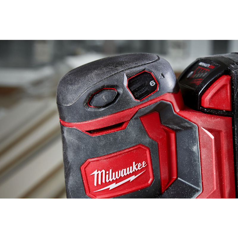 Milwaukee - M18 BOS125-502B - Excentrische accu-schuurmachine - 18 V - 2x 5,0 Ah - ø 125 mm - In tas - 02890843