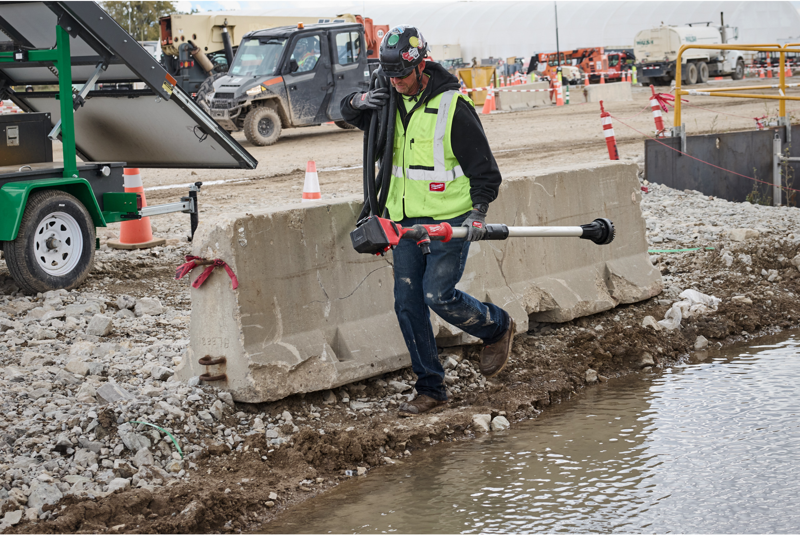 ACCU-STAAFWATERPOMP 18V/8AH M18 BLSWP-801     MILW