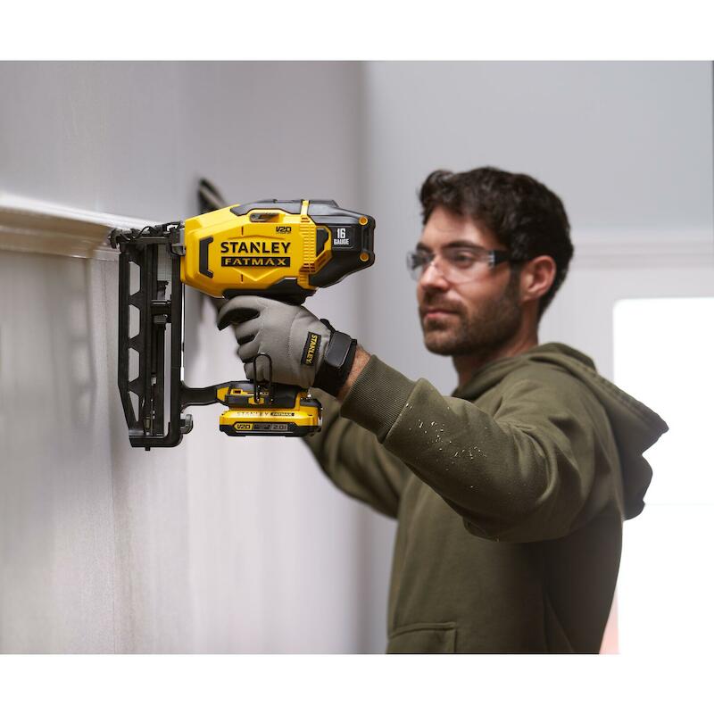 CLOUEUR/ACCU 18V/2X2AH      SFMCN616D2K    STANLEY