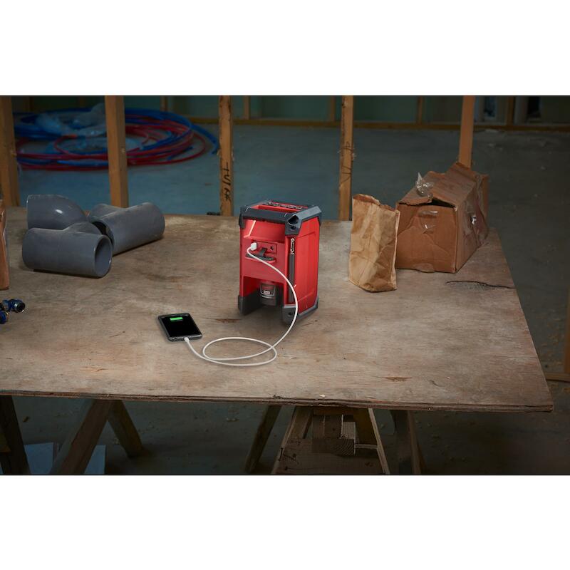 RADIO/CHARGEUR DAB+         M12 RCDAB+-0 MILWAUKEE