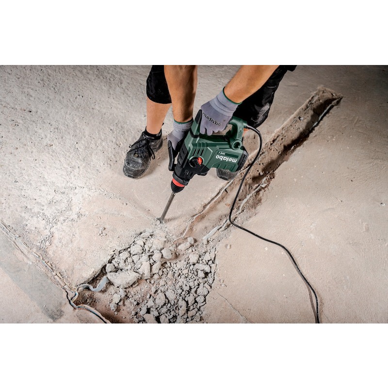 MARTEAU PERFORATEUR 1050W   MHE 4           METABO