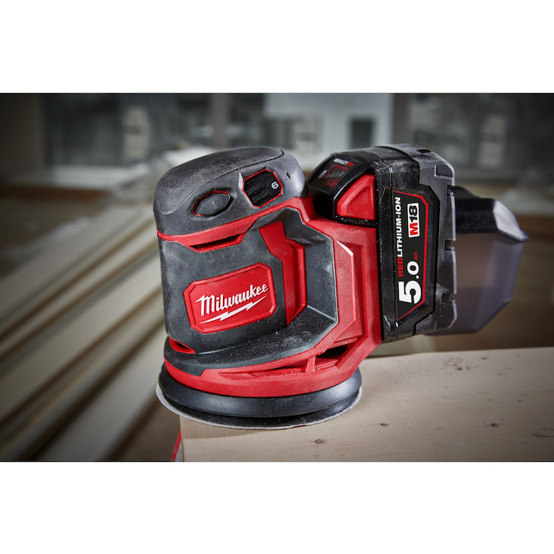 Milwaukee - M18 BOS125-502B - Excentrische accu-schuurmachine - 18 V - 2x 5,0 Ah - ø 125 mm - In tas - 02890843