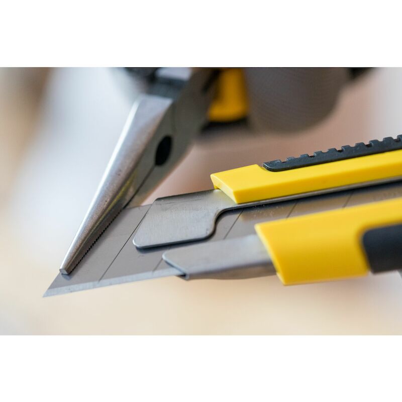 CUTTER DYNAGRIP 25MM        0-10-425 180MM STANLEY