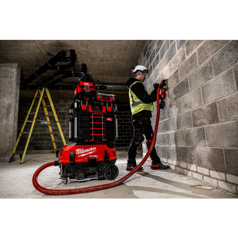 HELM WIT GEVENTILEERD       4932478141   MILWAUKEE