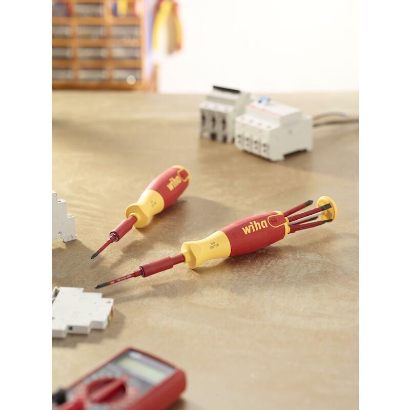 TOURNEVIS AVEC MAGASIN D'EMBOUTS LIFTUP ELECTRIC FENTE, PHILLIPS AVEC 6 SLIMBITS - 283109020 - WIHA