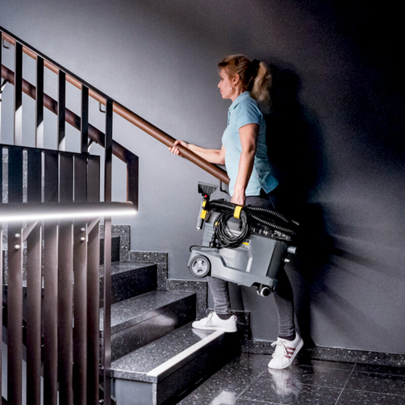 TAPIJTREINIGER 1200W        PUZZI 8/1      KARCHER