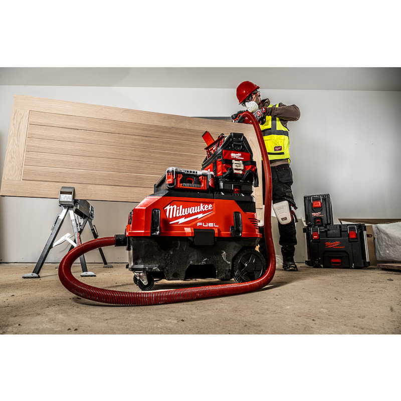 HELM ROOD ONGEVENTILEERD    4932479250   MILWAUKEE