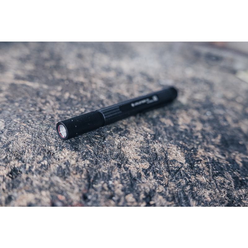 LAMPE POCHE 180LM-90M-23H   P4 (2XAAA)   LEDLENSER