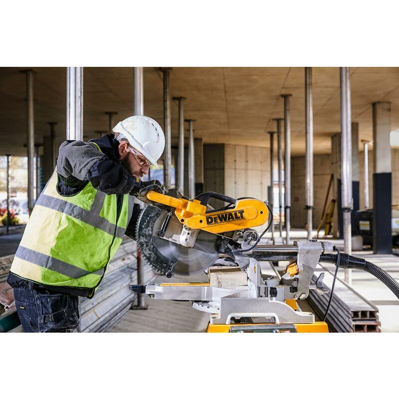 AFKORTZAAG 1675W/305MM      DWS780          DEWALT