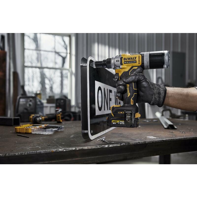 BLINDKLINKNAGELTANG 18V/BOD DCF414NT-XJ     DEWALT