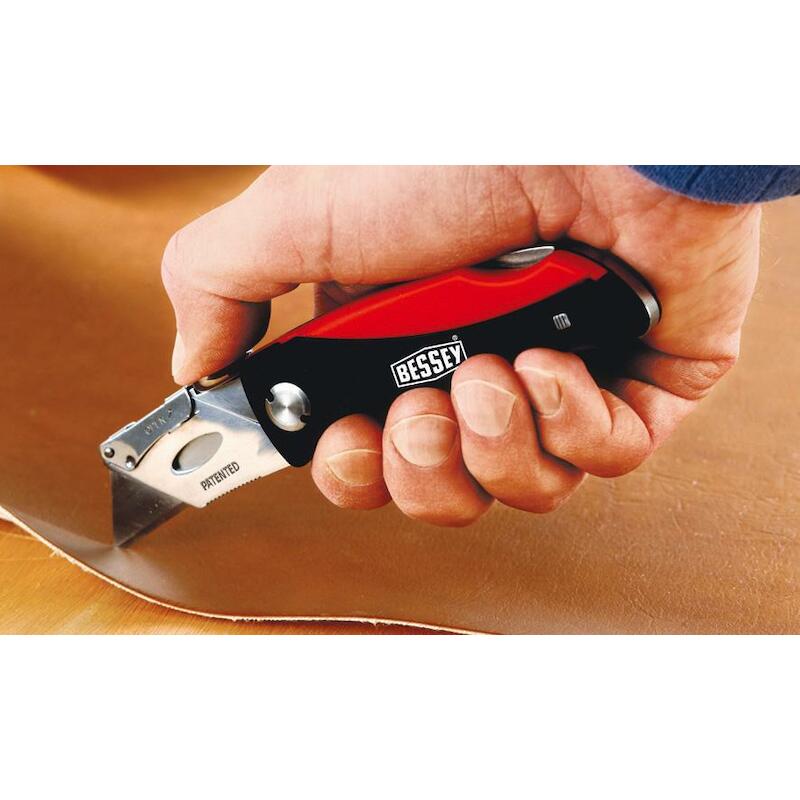 COUTEAU PLIANT 160MM PLAST. DBKPH-EU        BESSEY