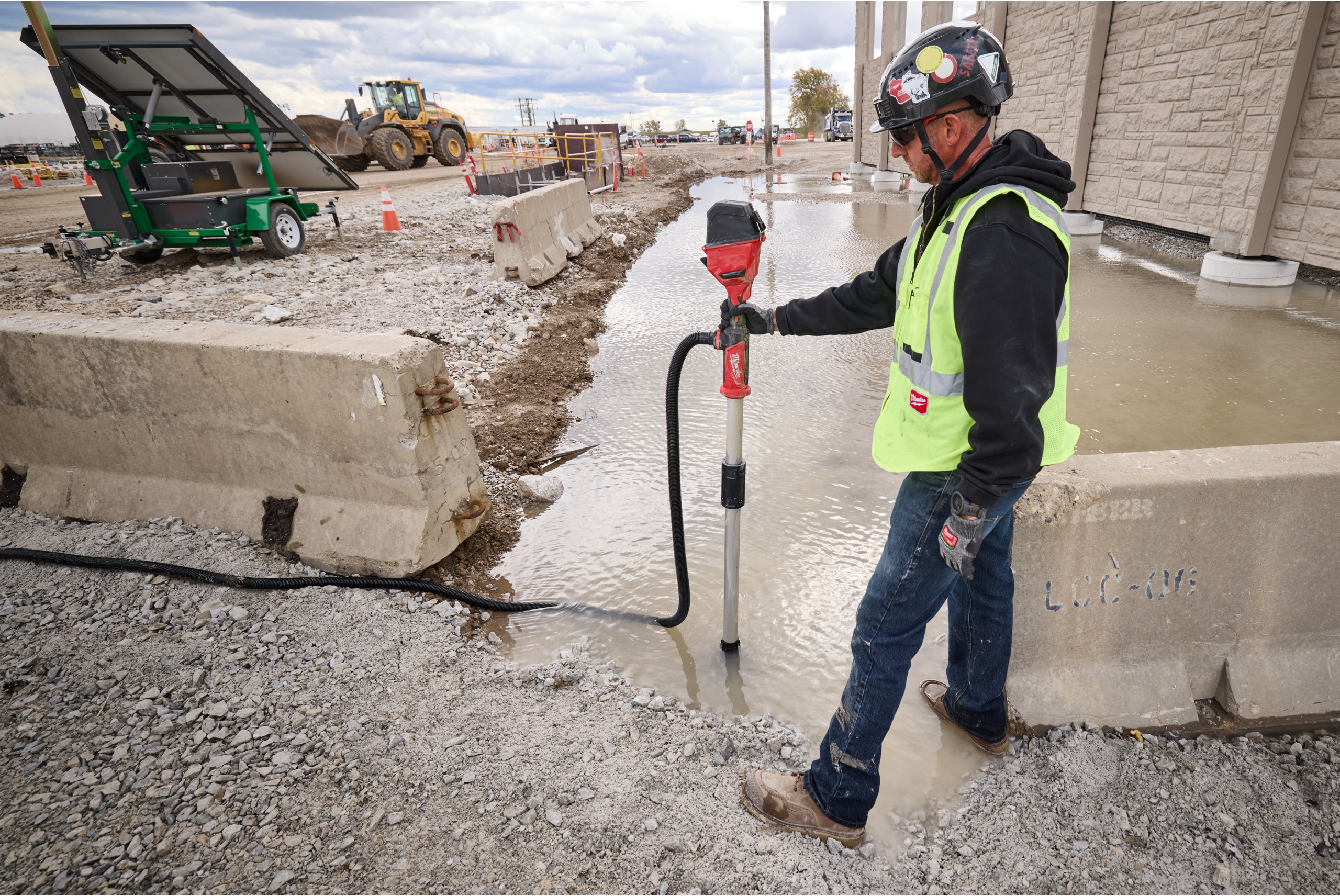 ACCU-STAAFWATERPOMP 18V/8AH M18 BLSWP-801     MILW