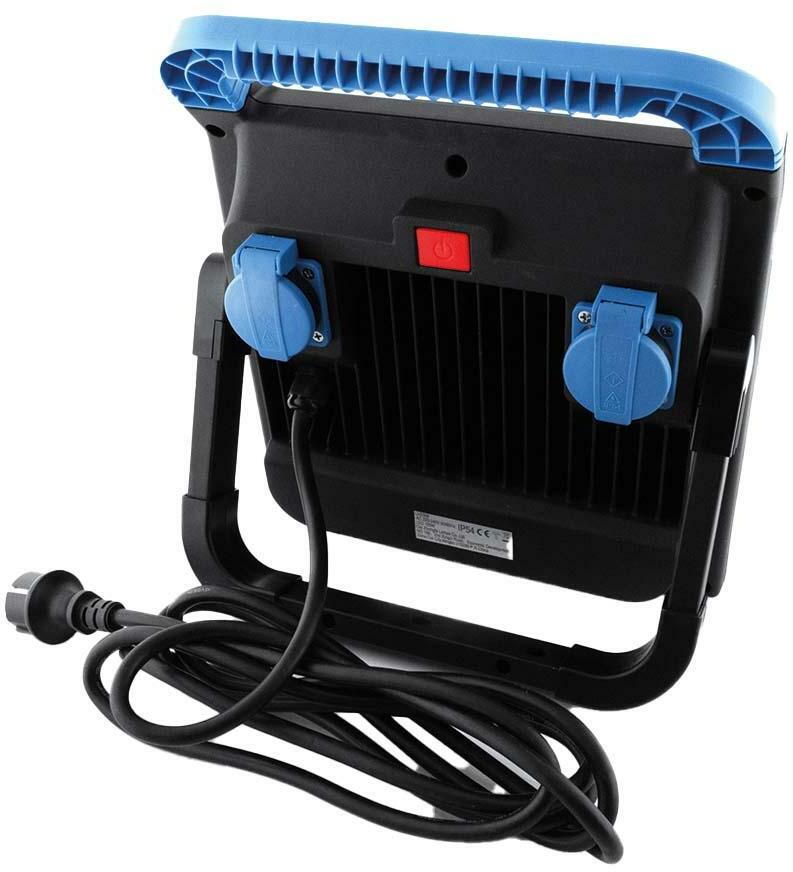 LED STRALER 100W OP VOET    LM 33590 - 3M     LUMX