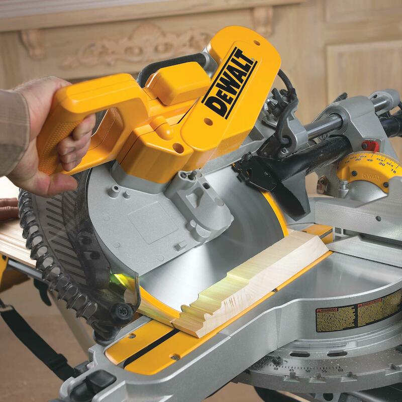 AFKORTZAAG 1675W/305MM      DWS780          DEWALT