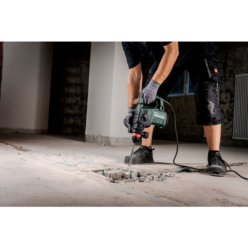 MARTEAU PERFORATEUR 1050W   MHE 4           METABO