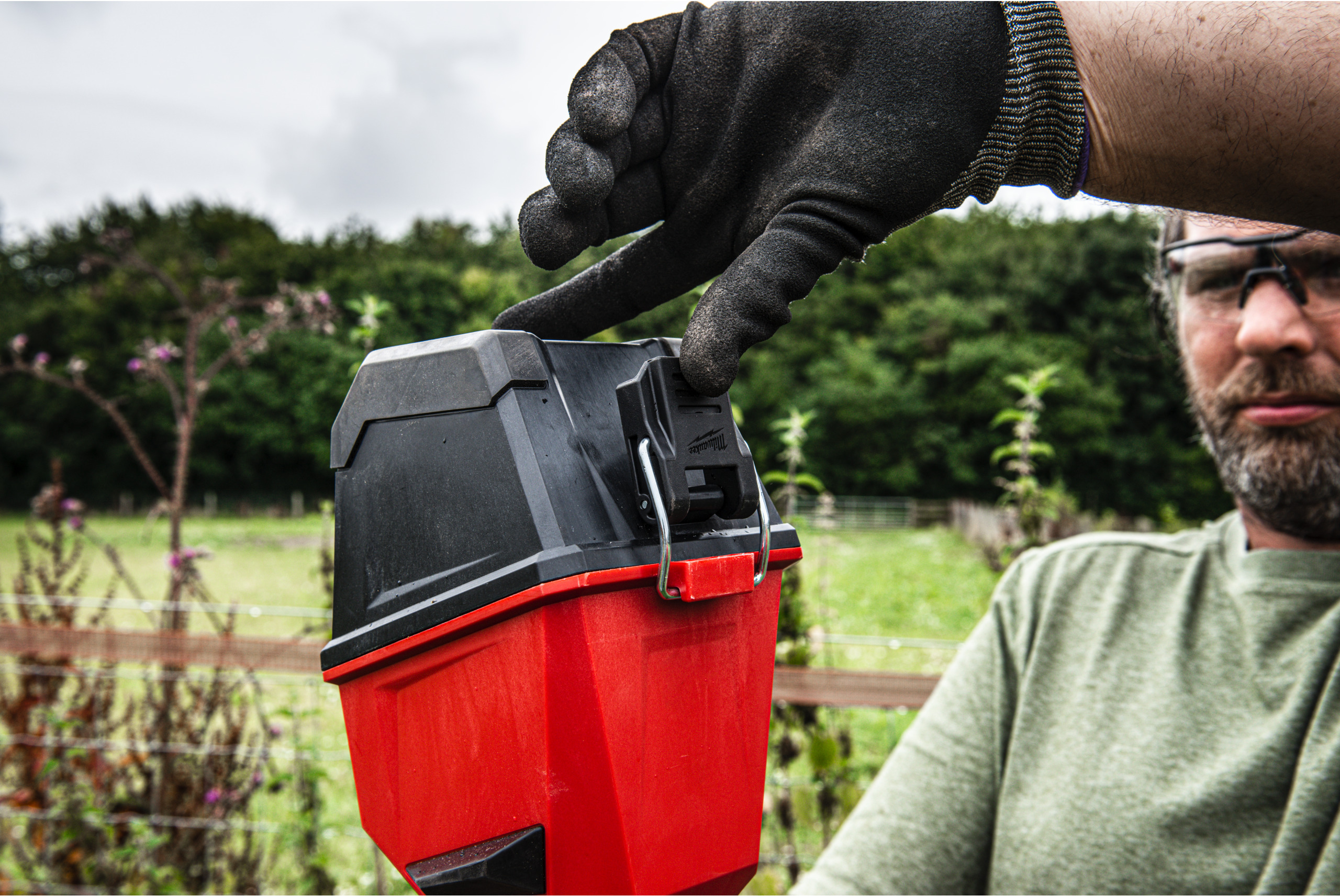 ACCU-STAAFWATERPOMP 18V/8AH M18 BLSWP-801     MILW