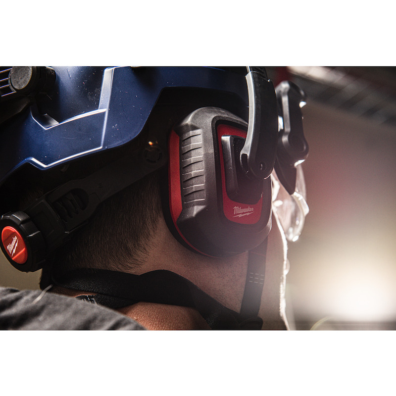 HELM WIT GEVENTILEERD       4932478141   MILWAUKEE