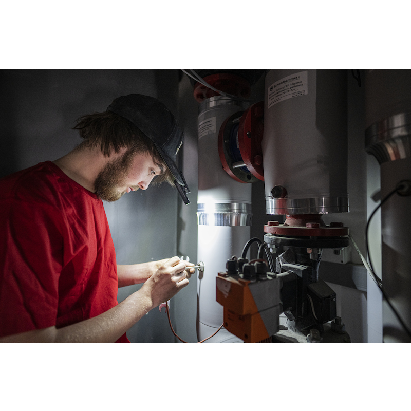 ZAKLAMP 220LM-7U            W1R WORK OPLAADB.  LED