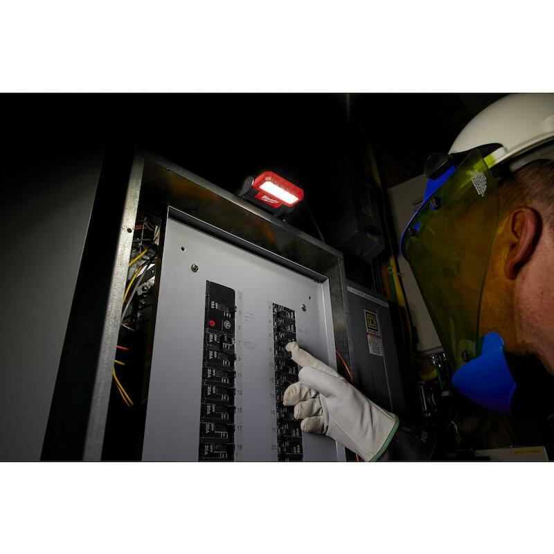 Milwaukee - Projecteur de chantier sans fil - L4 FFL-301 - 4 V - 1x 3,0 Ah - 550 lm - 03205909