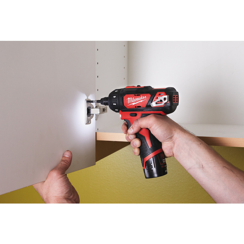 VISSEUSE/ACCU 12V/2X2AH     M12 BD-202C(COFF)MILWA