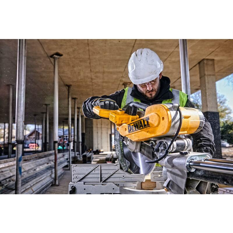 AFKORTZAAG 1675W/305MM      DWS780          DEWALT