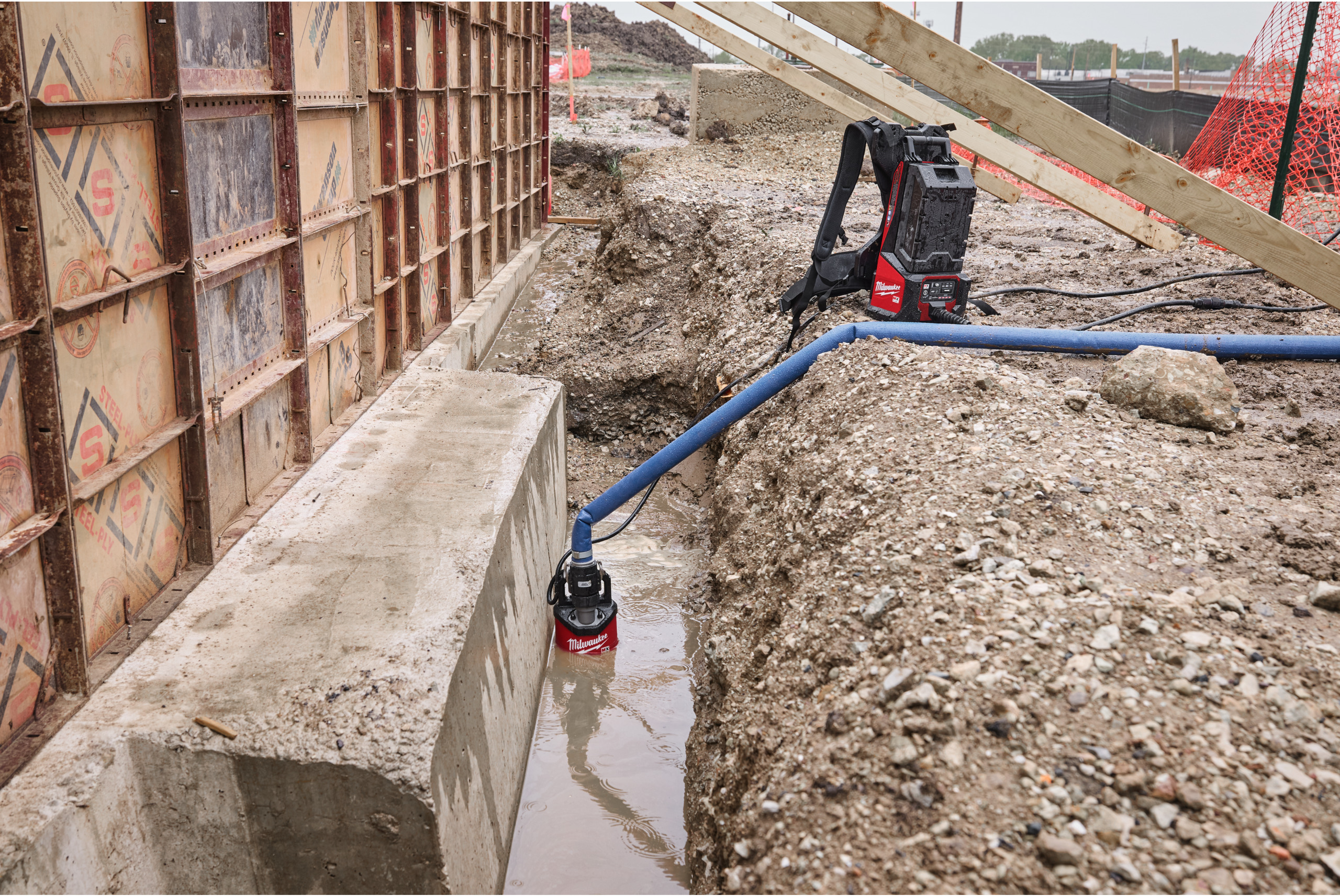 ACCU-DOMPELPOMP 72V/2X8AH   MXF SMP2-802 MILWAUKEE