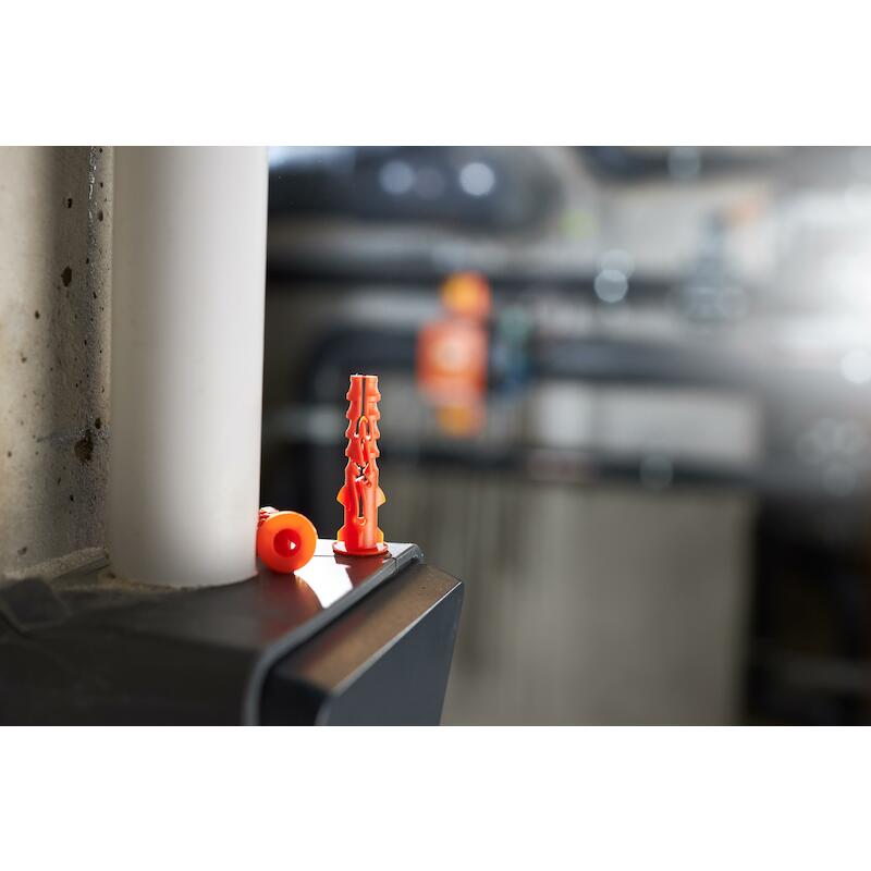 NYLONPLUG 6X30 MET KRAAG    NYL        057080 SPIT
