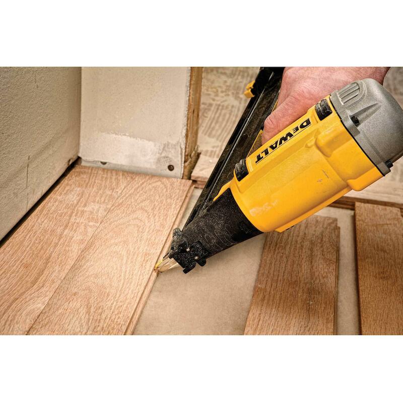 CLOUEUR FINITION PNEU. 64MM DPN1564APP      DEWALT