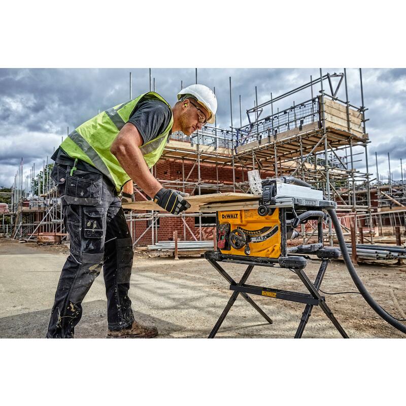 TAFELZAAG 1850W/210MM       DWE7485         DEWALT