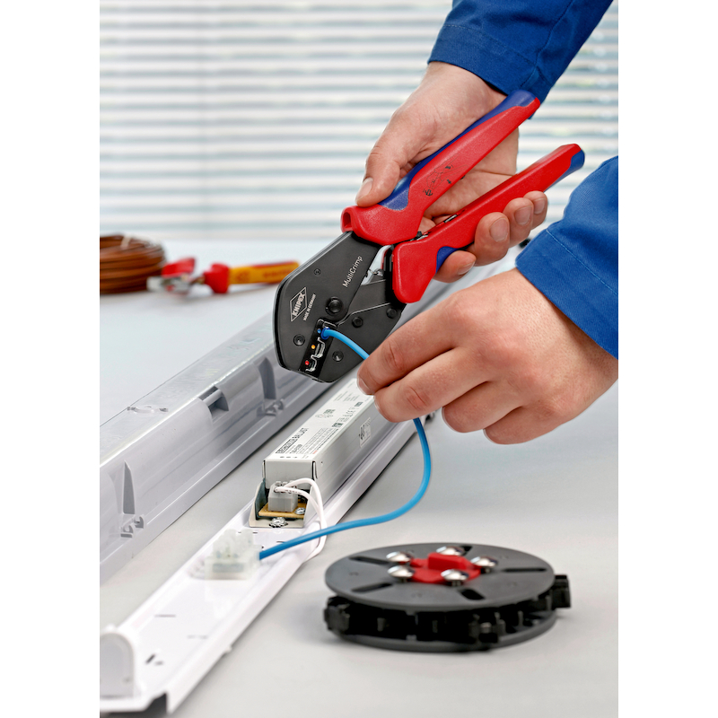 PINCE À SERTIR À 5 PROFILS  97 33 02        KNIPEX