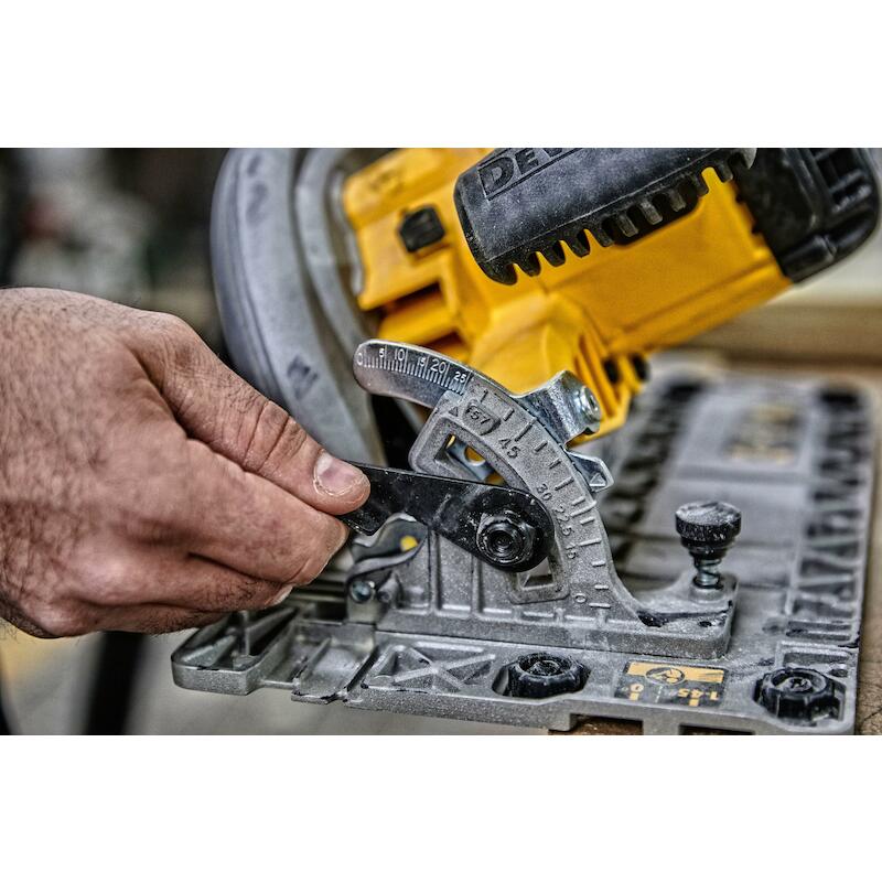 CIRKELZAAG 1600W +RAIL      DWE576K(KOFFER) DEWALT