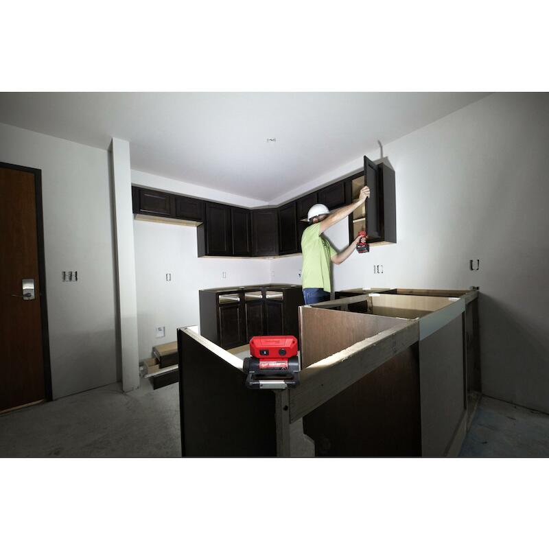 Milwaukee - Projecteur de chantier sans fil - L4 FFL-301 - 4 V - 1x 3,0 Ah - 550 lm - 03205909