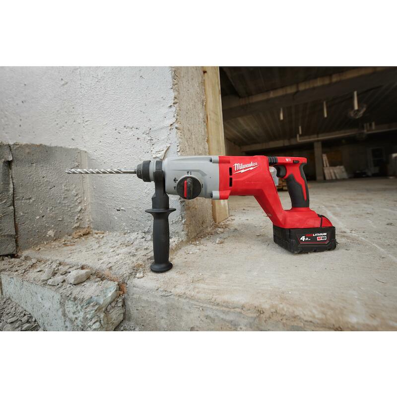 ACCUBOORHAMER 18V/2X4AH     M18 BLHACD26-402X