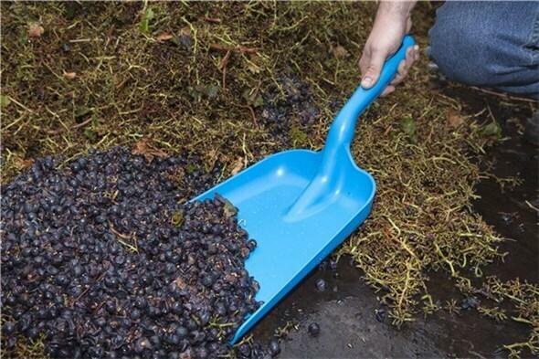 HAND SHOVEL - VIKAN 5673/4 - RED 550 MM