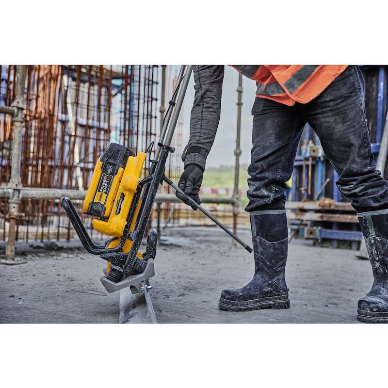 REGLE VIBR.BETON 54V/BODY   DCPS330N        DEWALT