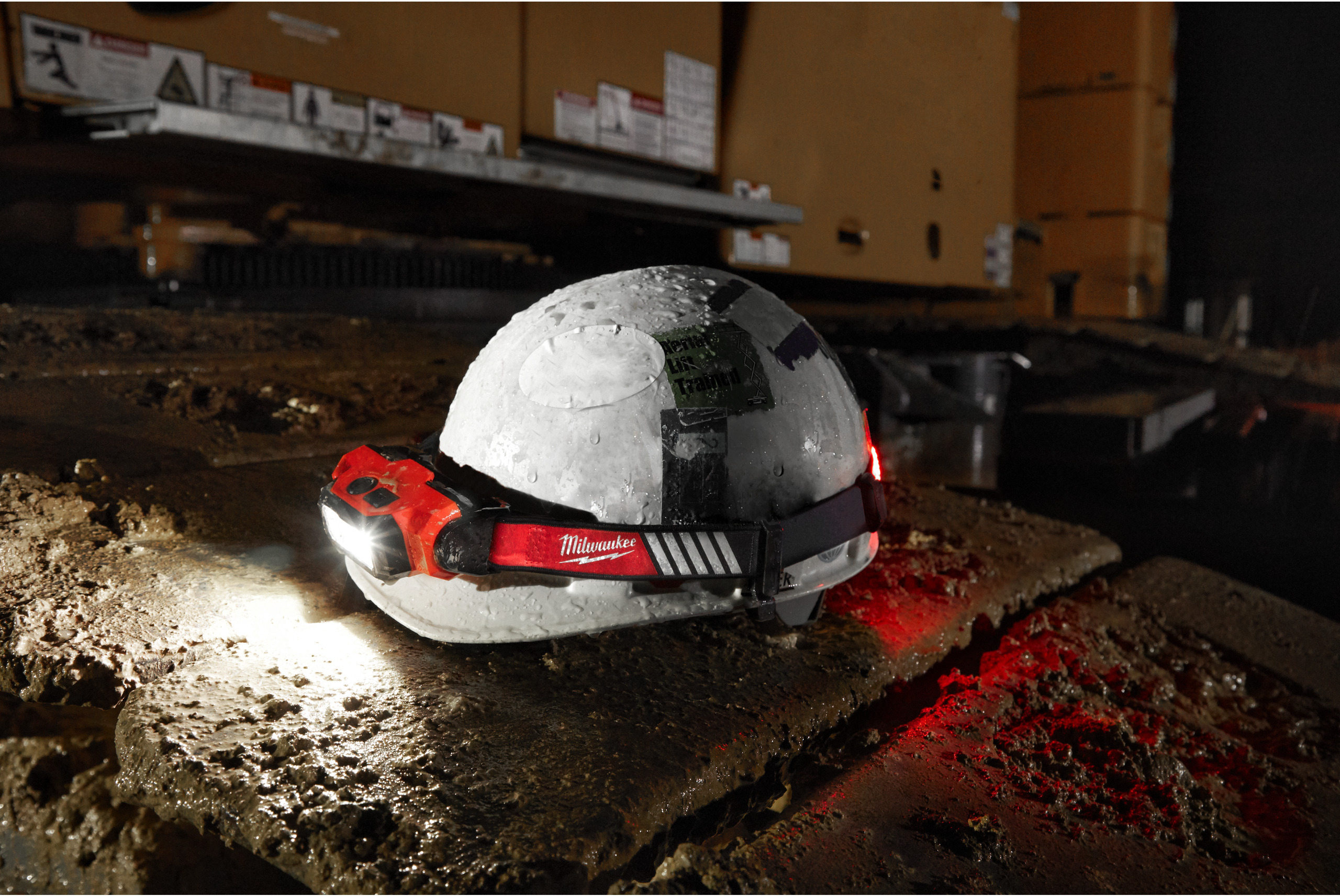HOOFDLICHT USB OPLAADBAAR   L4 HL-VIS-301 MILWAUKE