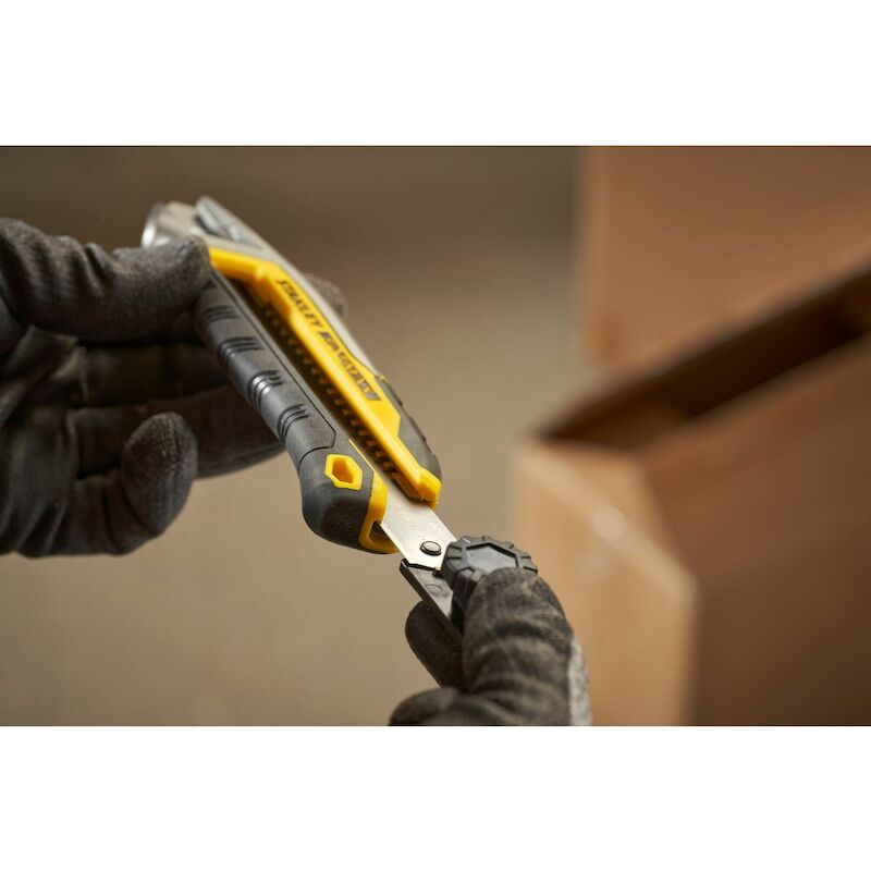 Stanley - Snap-off knife FatMax Quick Snap with wheel lock - FMHT10592-0 - 18 mm - 03305803
