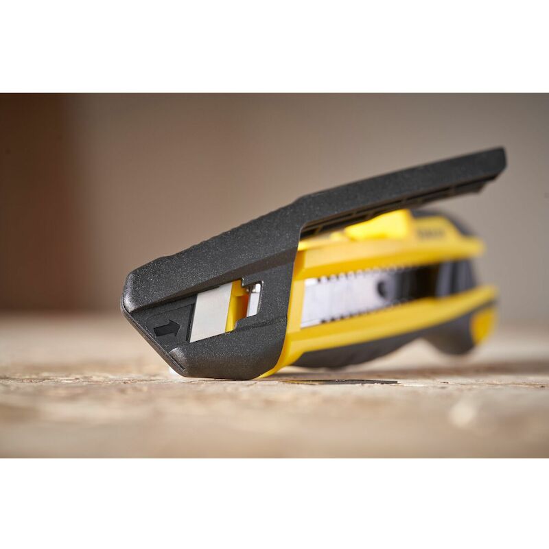 CUTTER MPP QUICK SNAP       STHT10501 18MM STANLEY